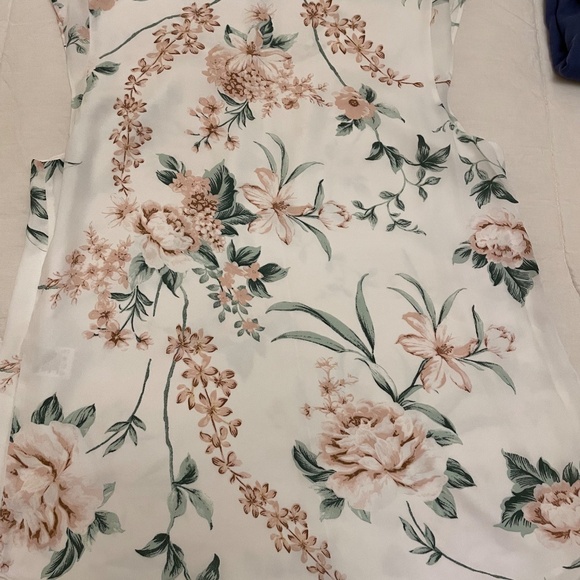RW&CO Sleeveless/Cap Sleeve Floral Blouse Size Medium, NWOT - Picture 8 of 8